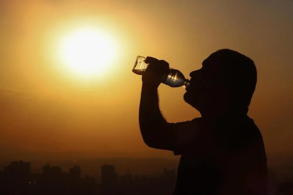 Nova onda de calor e tempo seco no Brasil traz riscos à saúde respiratória e aumenta o cansaço