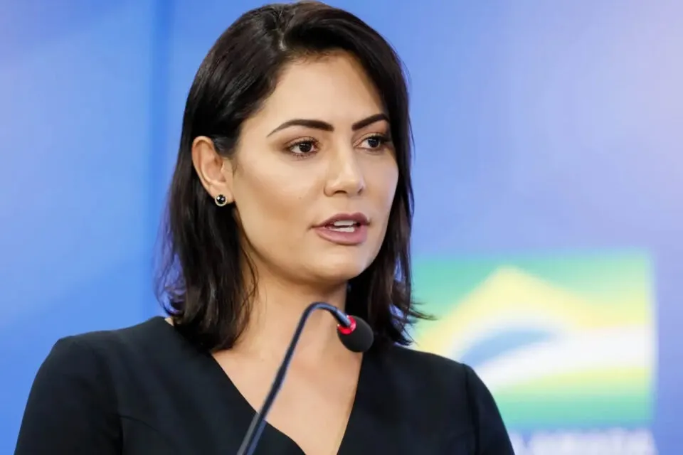 Michelle Bolsonaro e o país em suspensão: a dor que antecede as respostas