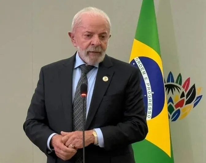 Lula comenta o que diz não comentar e expõe contradições sobre a prisão de Bolsonaro