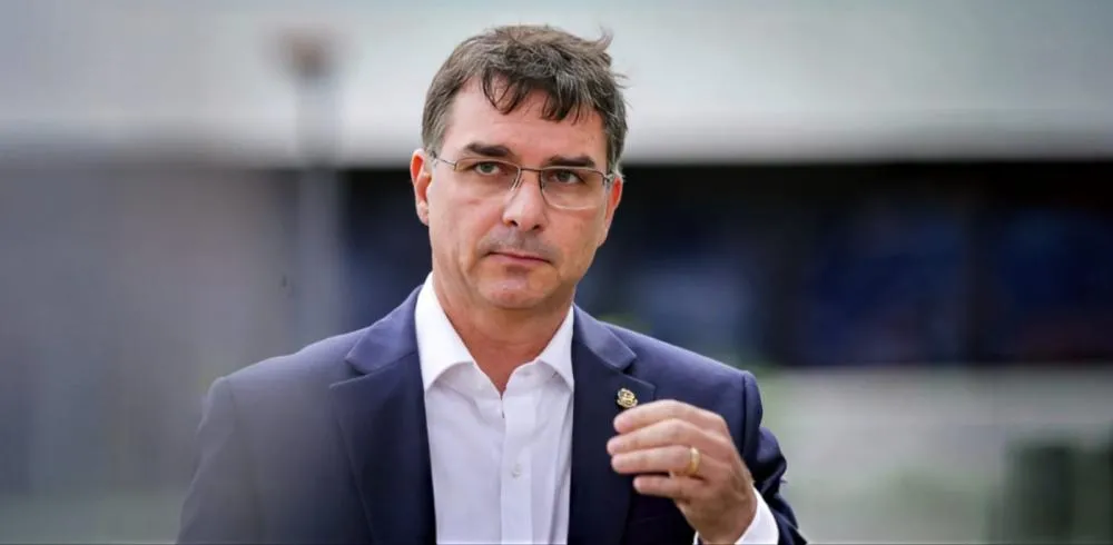 A comida, a cela e o silêncio: o Brasil precisa encarar o risco real que cerca Bolsonaro