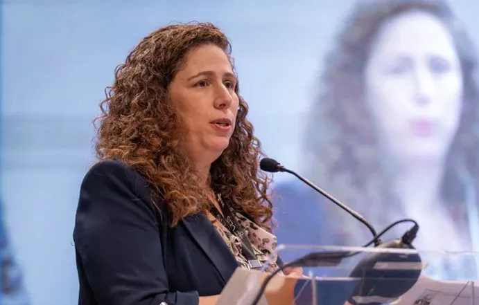 Sai Silvio Almeida e entra interinamente Esther Dweck no Ministério do Direitos Humanos e Cidadania
