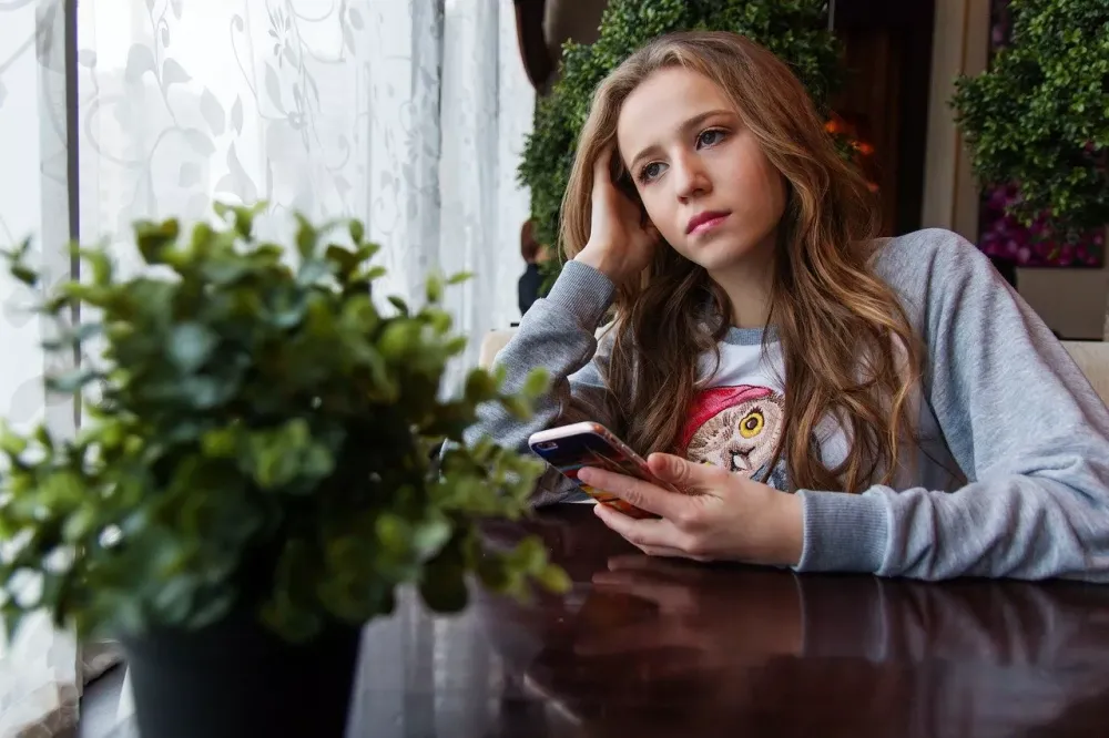 Telefonofobia: por que tanta gente evita atender ligações no mundo moderno