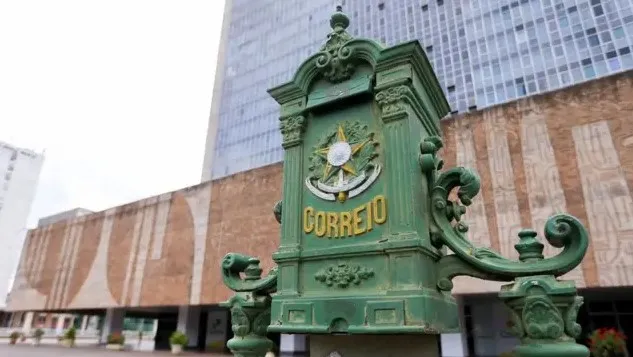 Correios à beira do colapso, como uma estatal saneada virou um poço sem fundo em menos de três anos