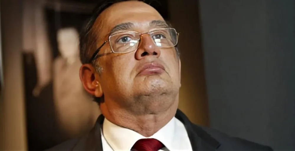 Gilmar Mendes rasga a Constituição e humilha o Senado Federal
