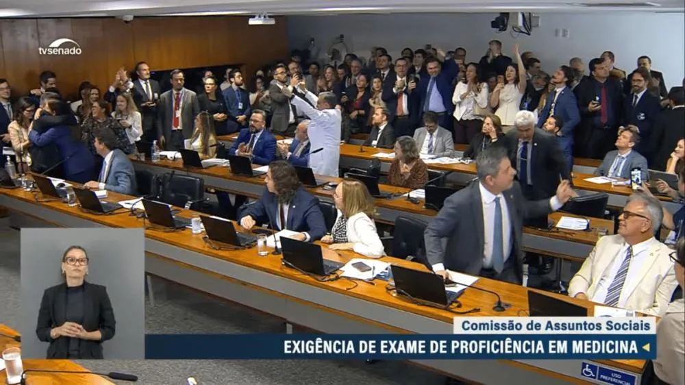 Senado aprova “OAB da Medicina” e acende disputa sobre formação médica no Brasil