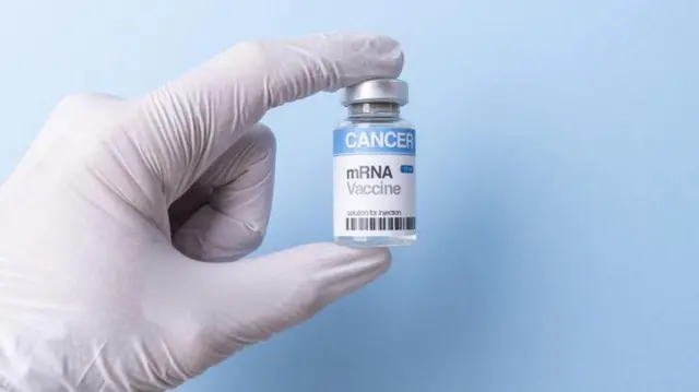 Stanford aponta por que vacina de mRNA pode causar miocardite rara em jovens