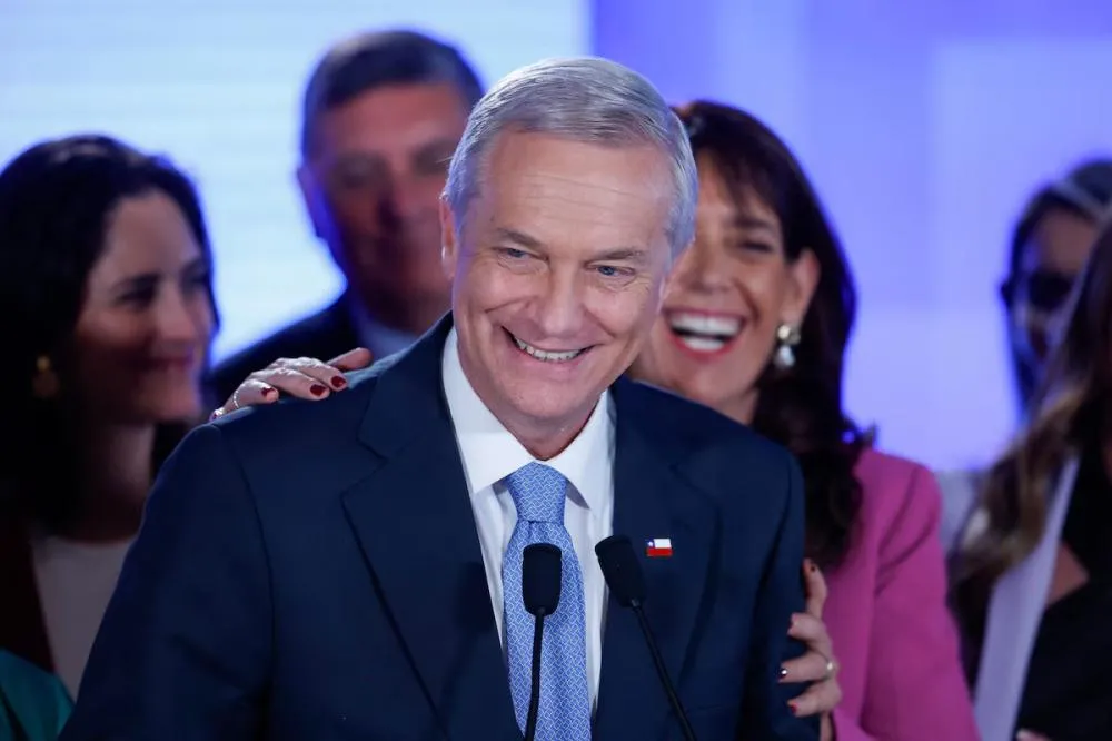 Chile vira à direita e elege José Antonio Kast presidente