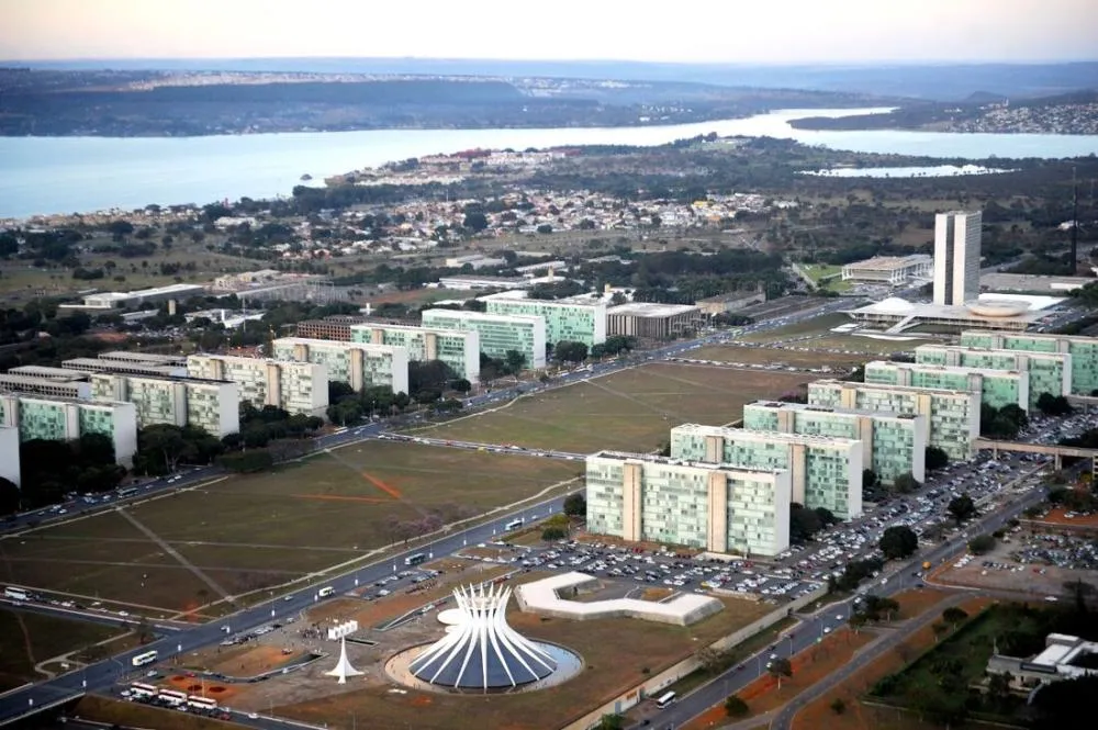 Supersalários colocam elite do funcionalismo no topo da renda no Brasil