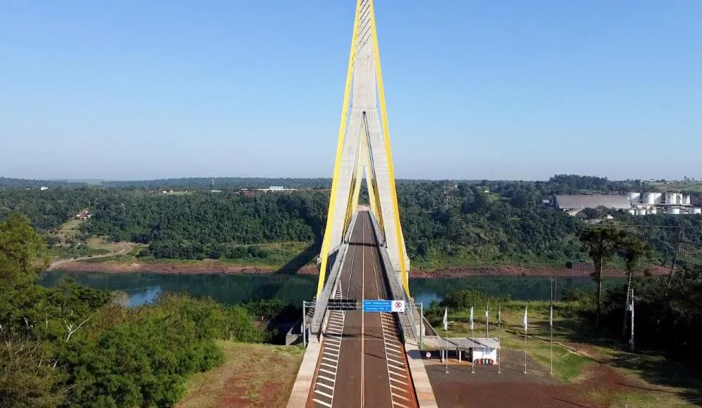 Lula inaugura ponte com o Paraguai após três anos fechada