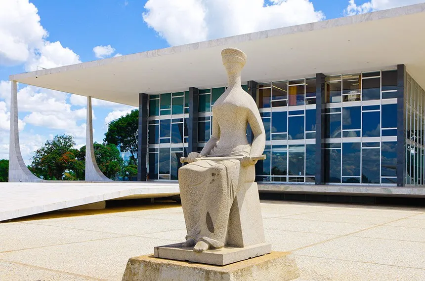 Maioria dos brasileiros reprova atuação do STF