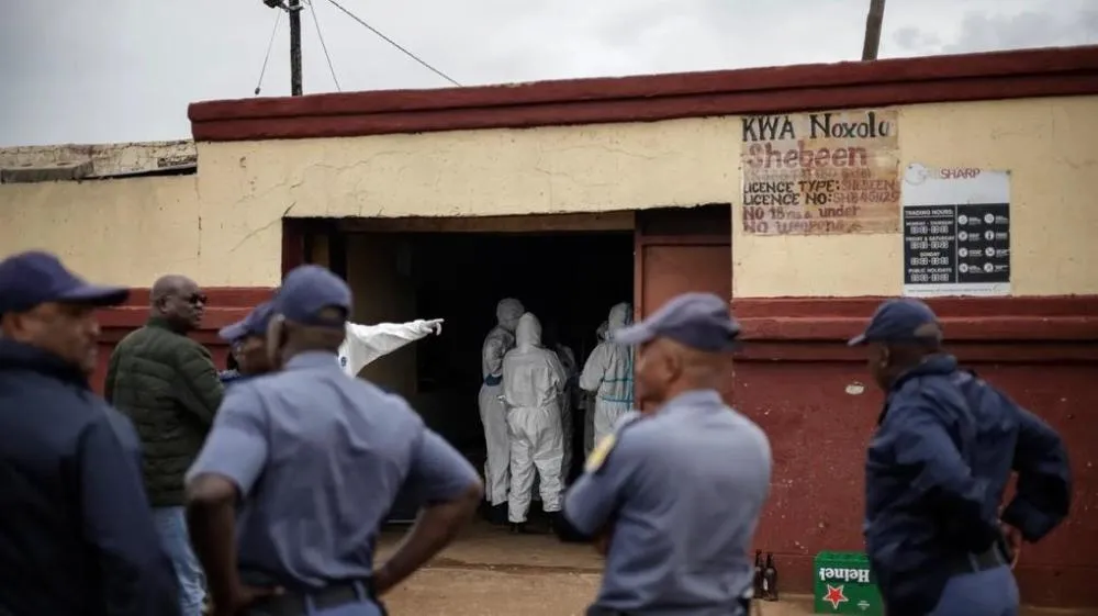Execução a céu aberto: ataque armado transforma bar em cenário de massacre na África do Sul