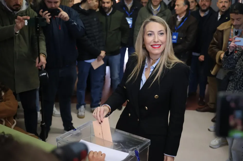 Direita amplia domínio e impõe derrota histórica ao socialismo na Espanha