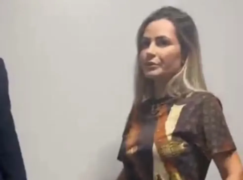 Deolane Bezerra retorna ao presídio após desobedecer ordem da Justiça