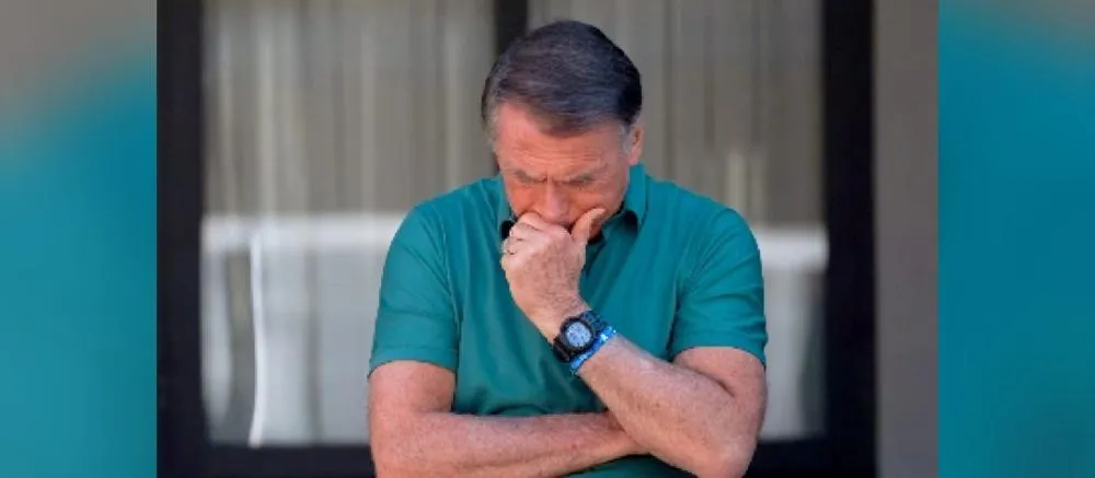Bolsonaro deixa a prisão pela primeira vez para cirurgia em Brasília