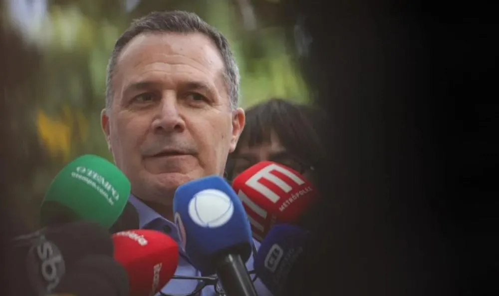 Bolsonaro opera o corpo e articula a sucessão