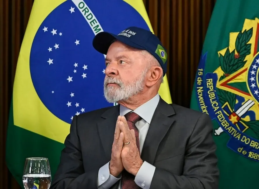 Lula lidera no primeiro turno, mas chega ao segundo exausto