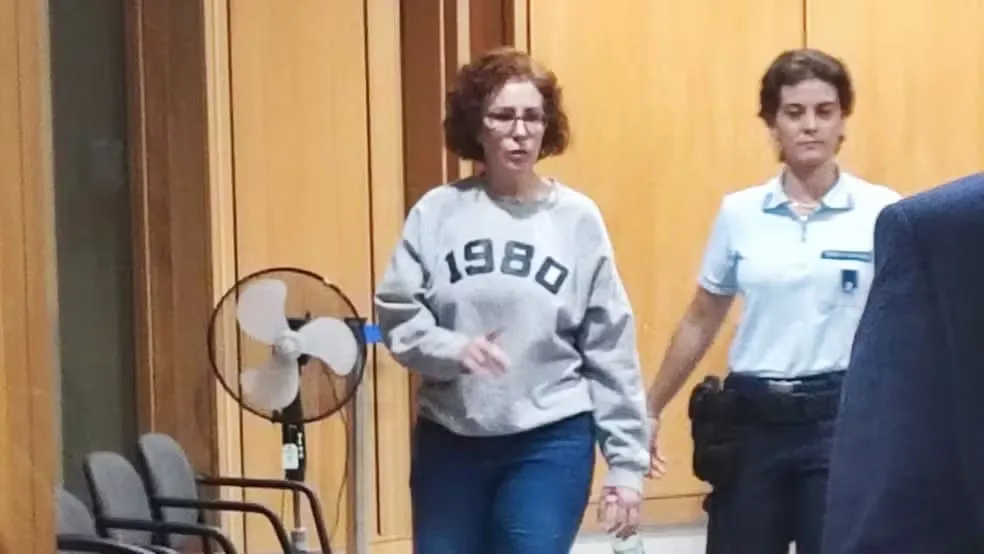 Carla Zambelli diz ter apanhado na cadeia na Itália; defesa confirma casos