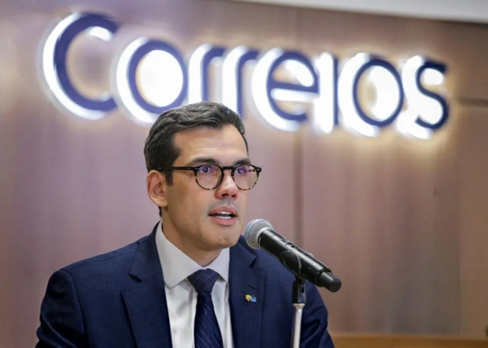 Correios em xeque: 15 mil cortes, mil agências fechadas e a conta jogada no colo do trabalhador