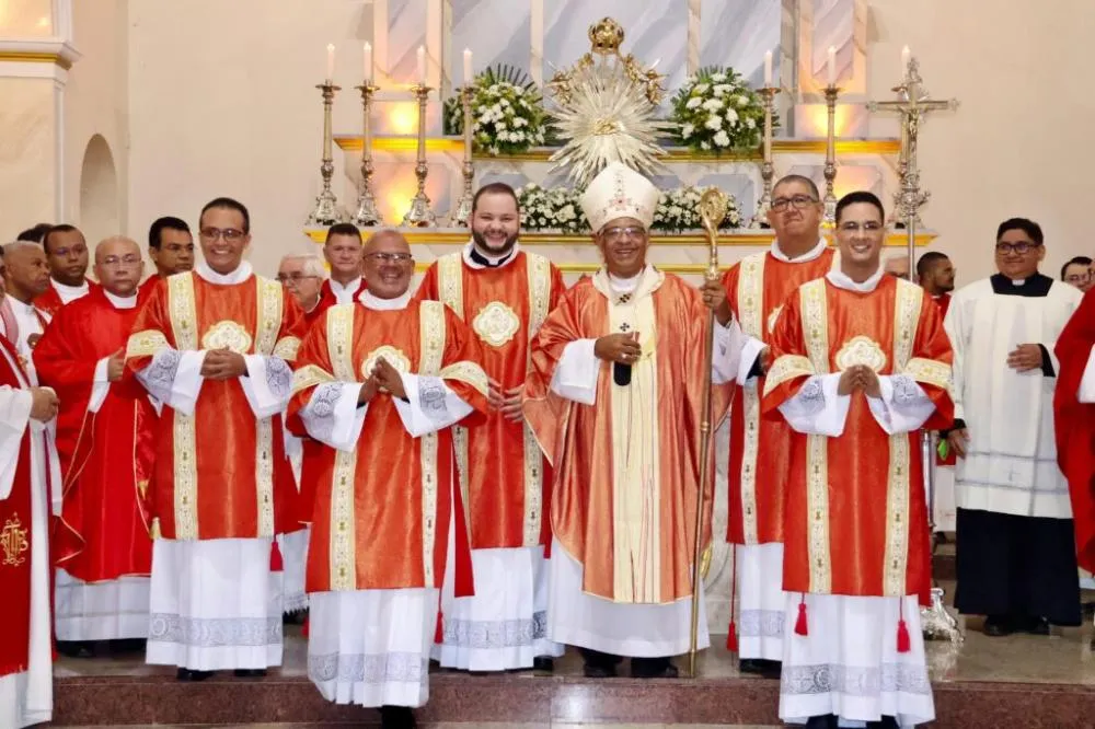 Seminaristas são ordenados diáconos
