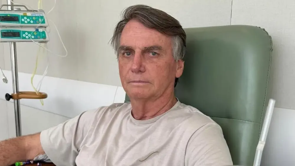 Após queda na cela, Bolsonaro tem traumatismo leve e aguarda decisão sobre exames