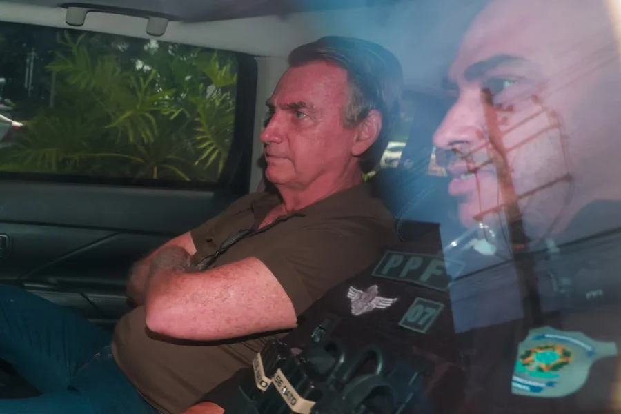 Bolsonaro é levado a hospital após queda na sede da PF em Brasília
