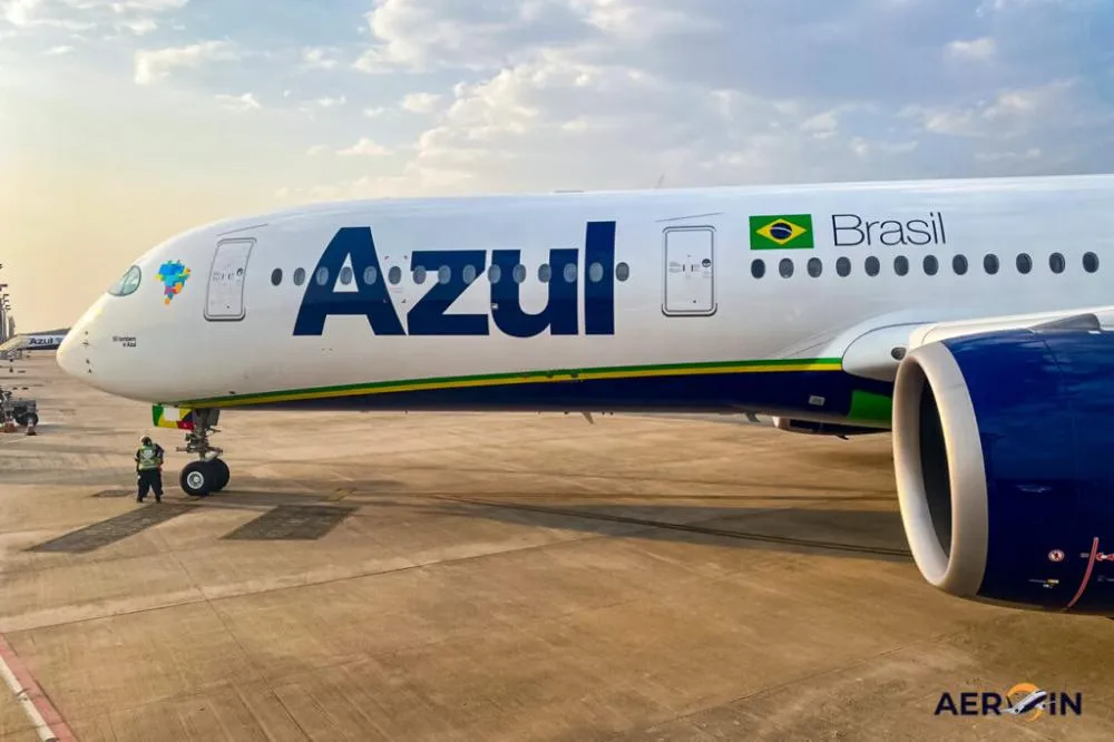 Azul desaba na bolsa e assusta investidores, mas Ibovespa fecha em alta
