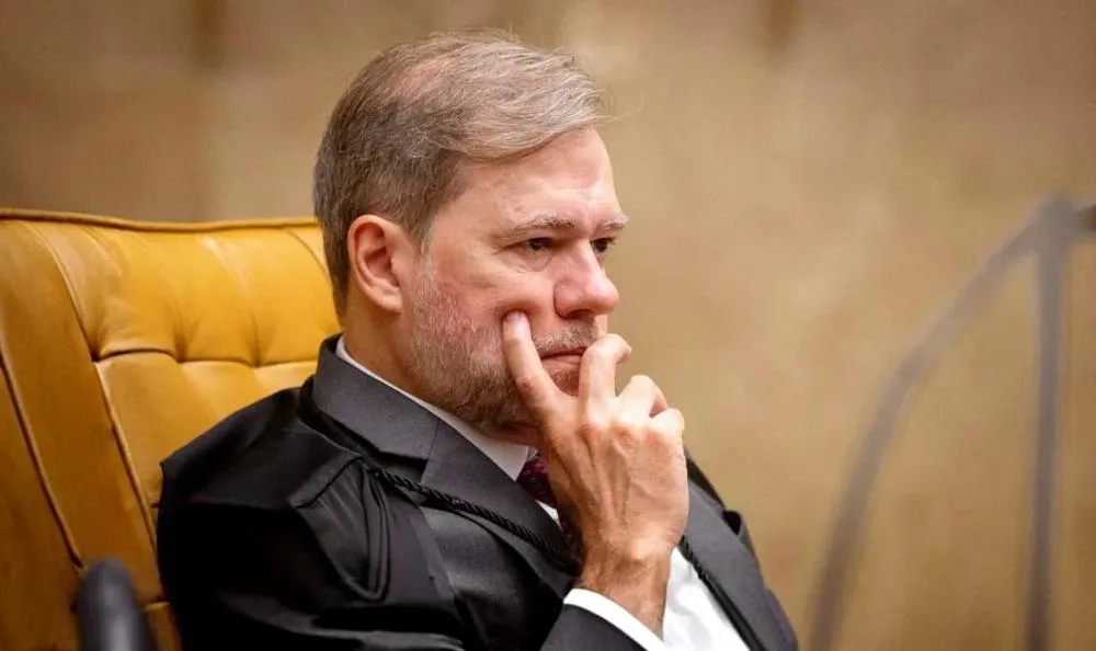 Provas lacradas, bilhões bloqueados e desconfiança no ar: quando o escândalo sobe a rampa do STF