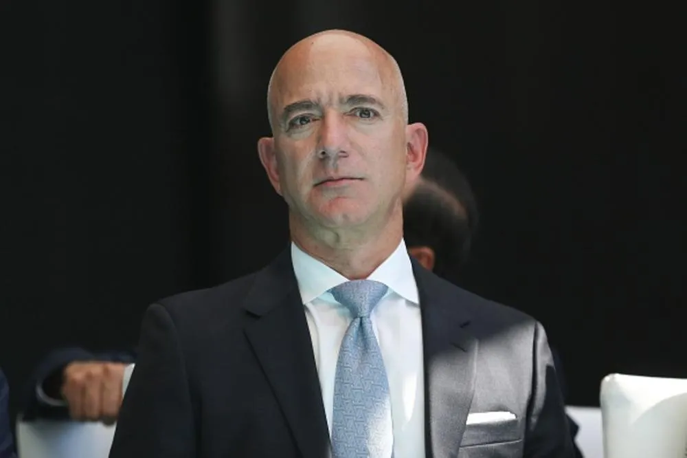 Jeff Bezos: o homem que saiu da garagem para mandar no varejo, na nuvem e no espaço