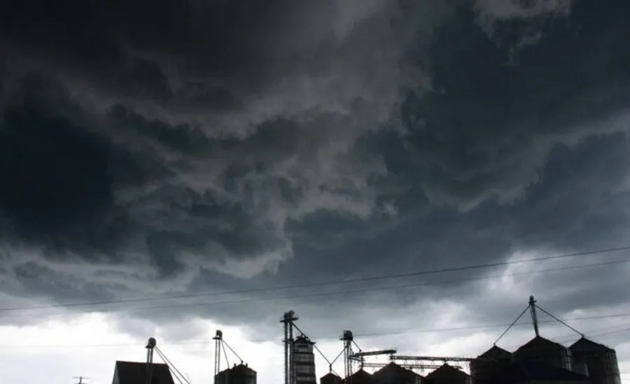 Chuva preta: O fenômeno climático que alerta para os riscos da poluição; pode haver precipitação em 5 Estados 