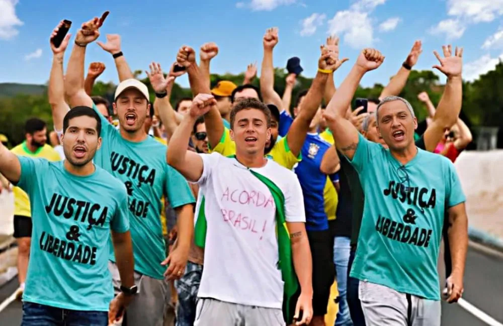 Quando a oração vira ameaça: a aversão da mídia ao nome de Deus