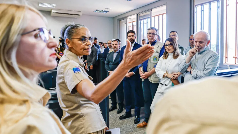 Governo propõe confisco de propriedades e nova autoridade climática no enfrentamento das queimadas