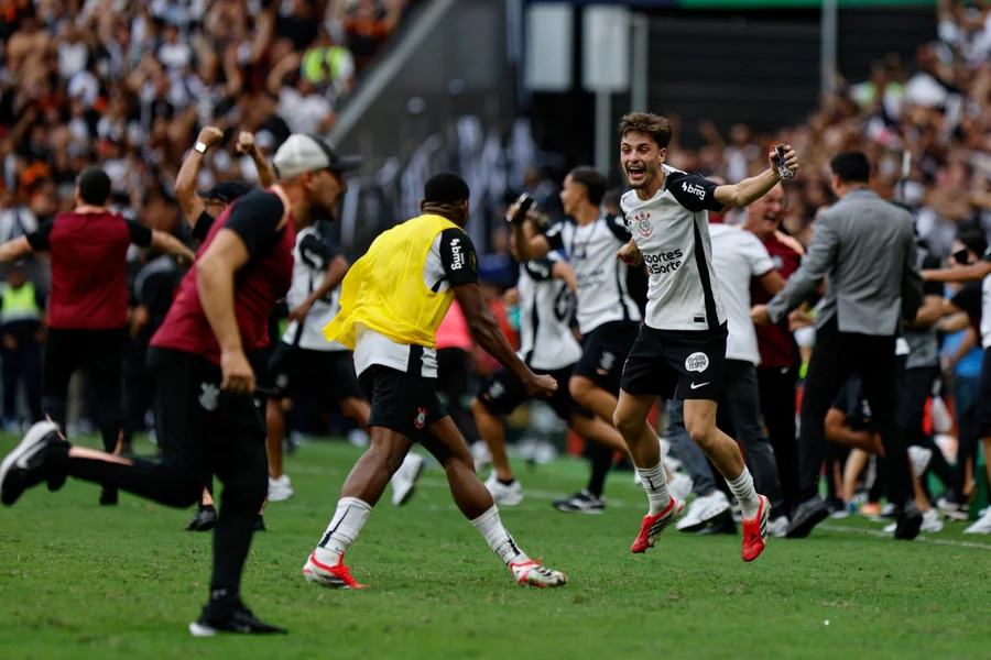 Bicampeão na marra: Corinthians derruba o Flamengo e reafirma sua vocação para decisões