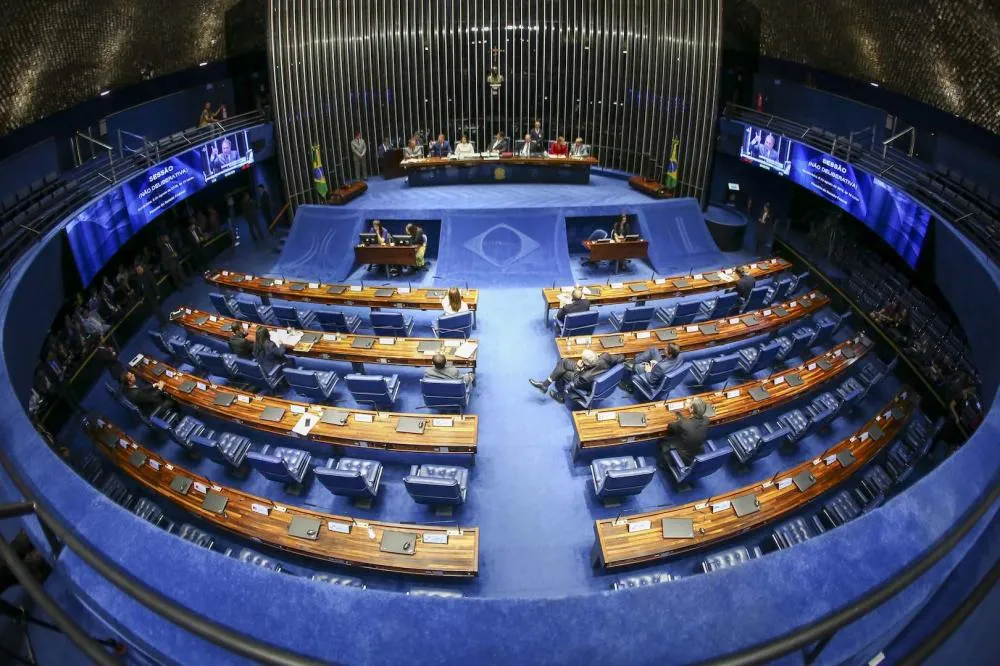 PT corre risco de encolher no Senado e luta para não perder metade da bancada