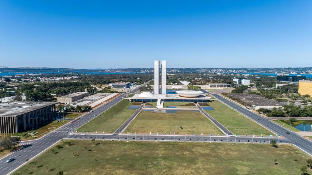 Congresso retoma trabalhos com pauta cheia e de olho nas eleições de 2026