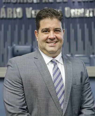 Vereador Luís André assume secretaria municipal e muda composição da Câmara