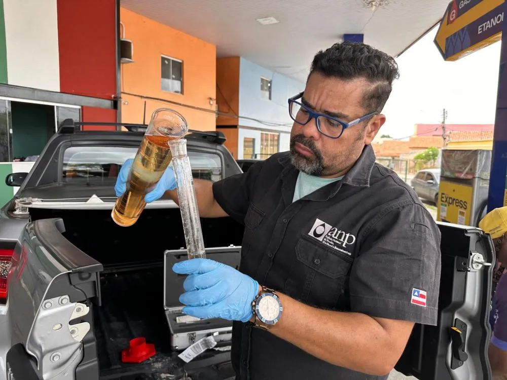 Fiscalização encontra fraudes em postos de combustíveis no Piauí e aplica interdições