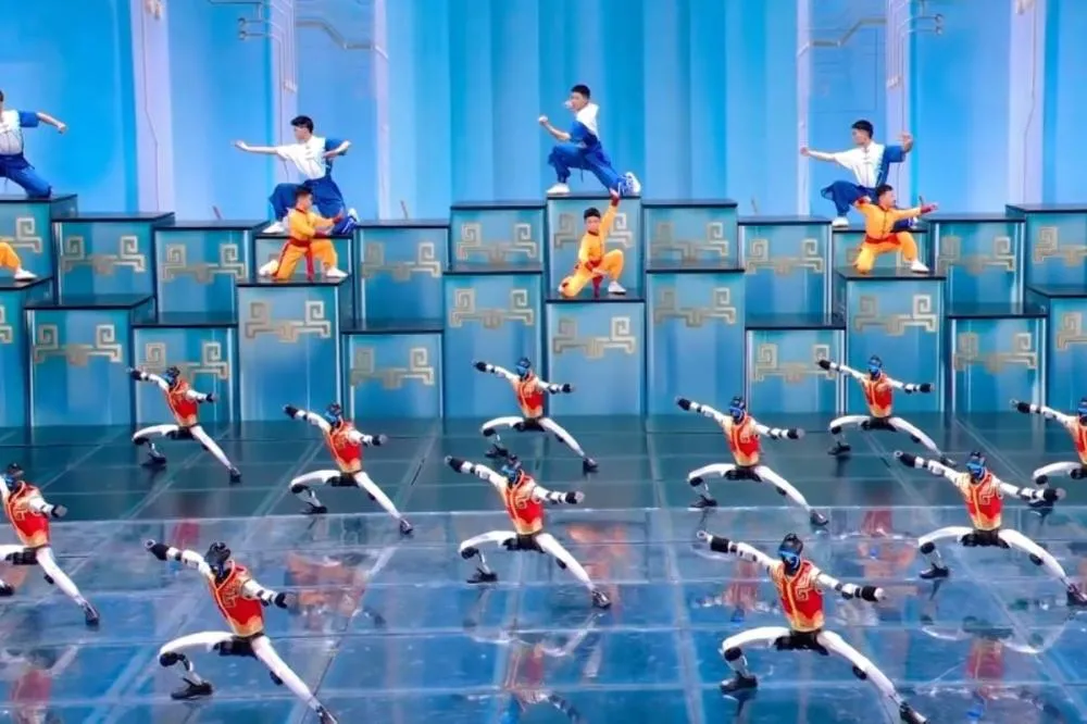 Robôs humanoides impressionam ao lutar Kung Fu na China; confira vídeo