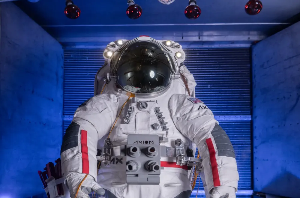 NASA avança em novo traje para missões lunares do programa Artemis