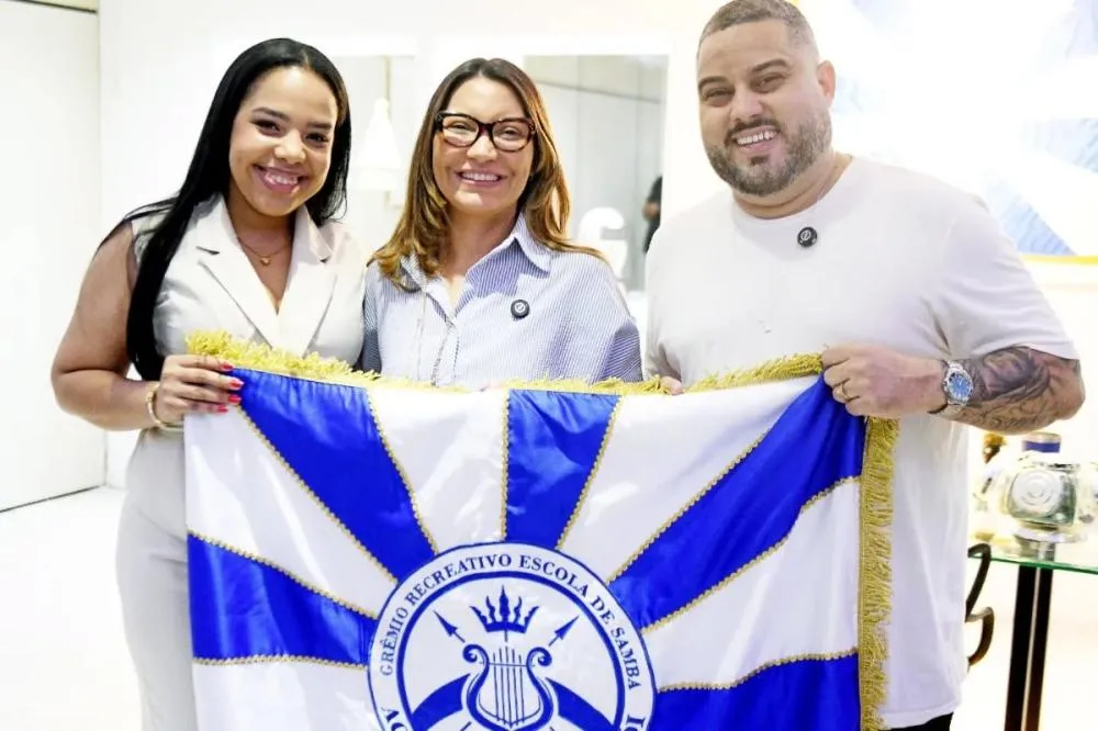 Viagem de Janja em voo da FAB ao Rio inclui visita a escola de samba