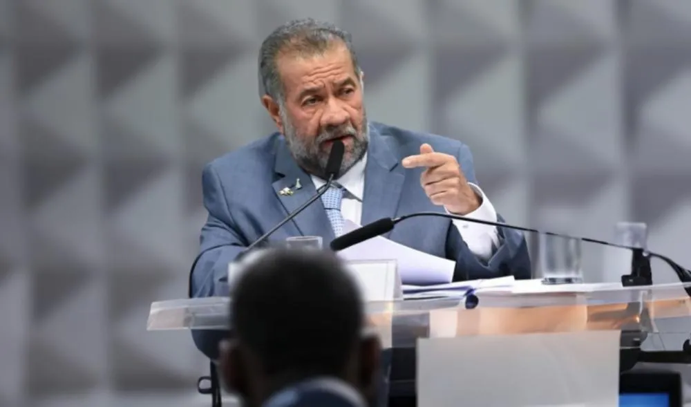 INSS: delações colocam Carlos Lupi no epicentro do escândalo dos descontos ilegais
