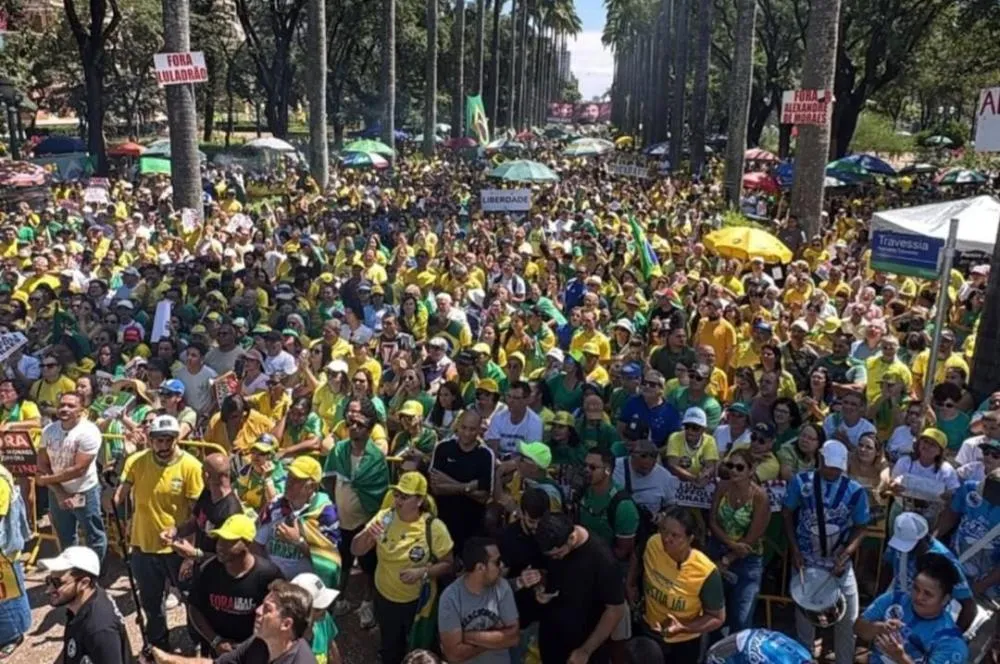 Manifestantes clamam “Bolsonaro livre” e atacam Lula em ato na capital mineira