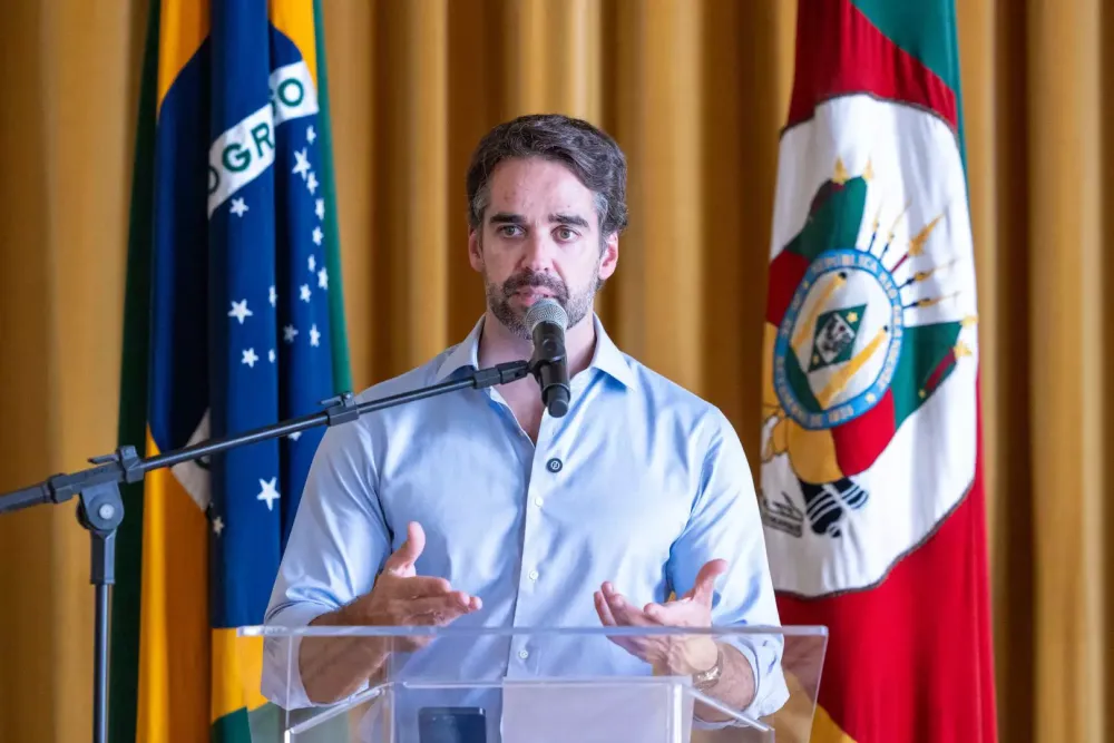 Eduardo Leite lança manifesto e se coloca como pré-candidato à Presidência