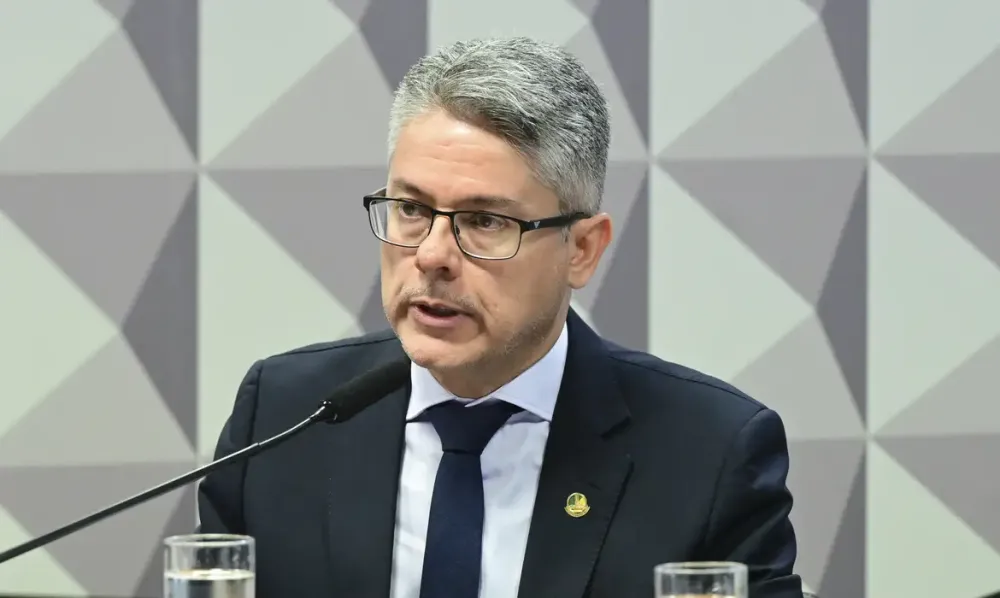 CPI no Senado pode investigar Toffoli e Alexandre de Moraes por supostas ligações com banqueiro
