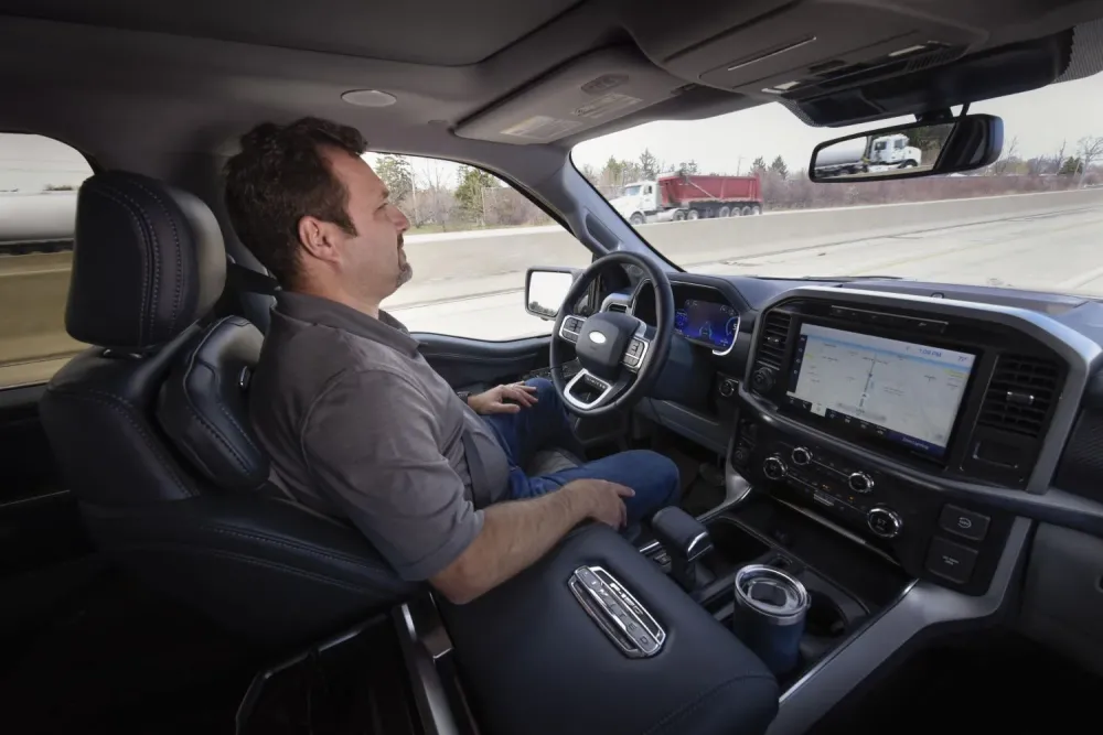 Anúncios dentro do carro? Ford inova com nova patente