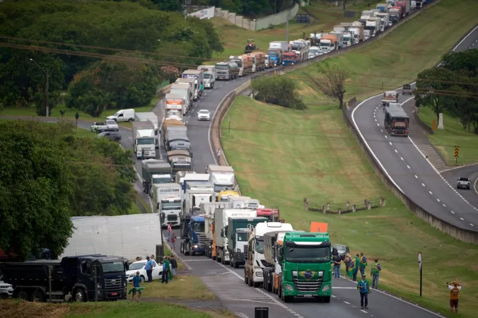Justiça proíbe bloqueios de rodovias em SC diante de ameaça de greve