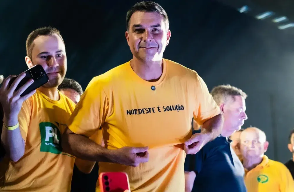 Flávio Bolsonaro inicia “tour” pelo Nordeste mirando eleições de outubro