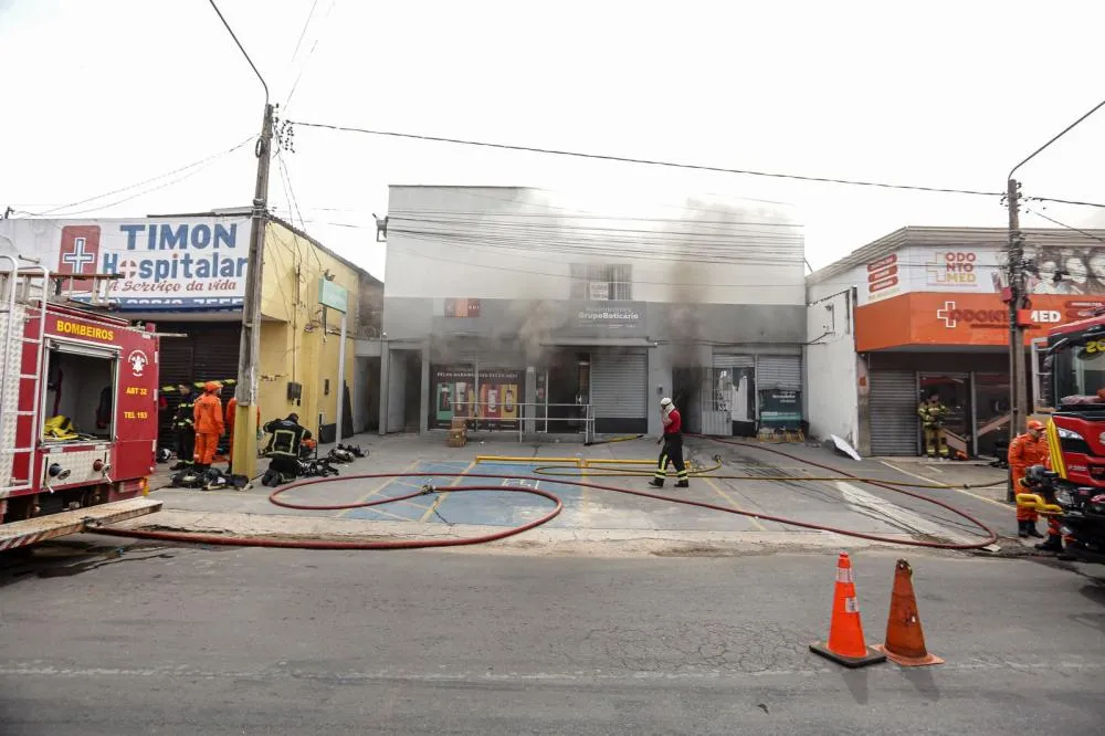 Corpo de Bombeiros combate incêndio em loja de Timon sem registro de feridos
