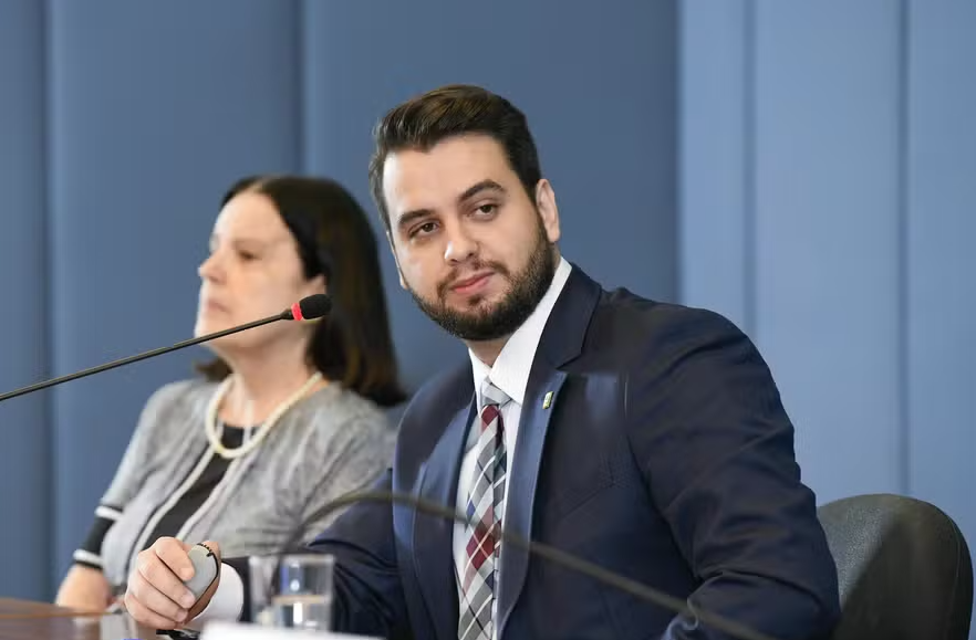 Defesa de Filipe Martins recorre a órgão internacional e acusa Moraes de violar direitos