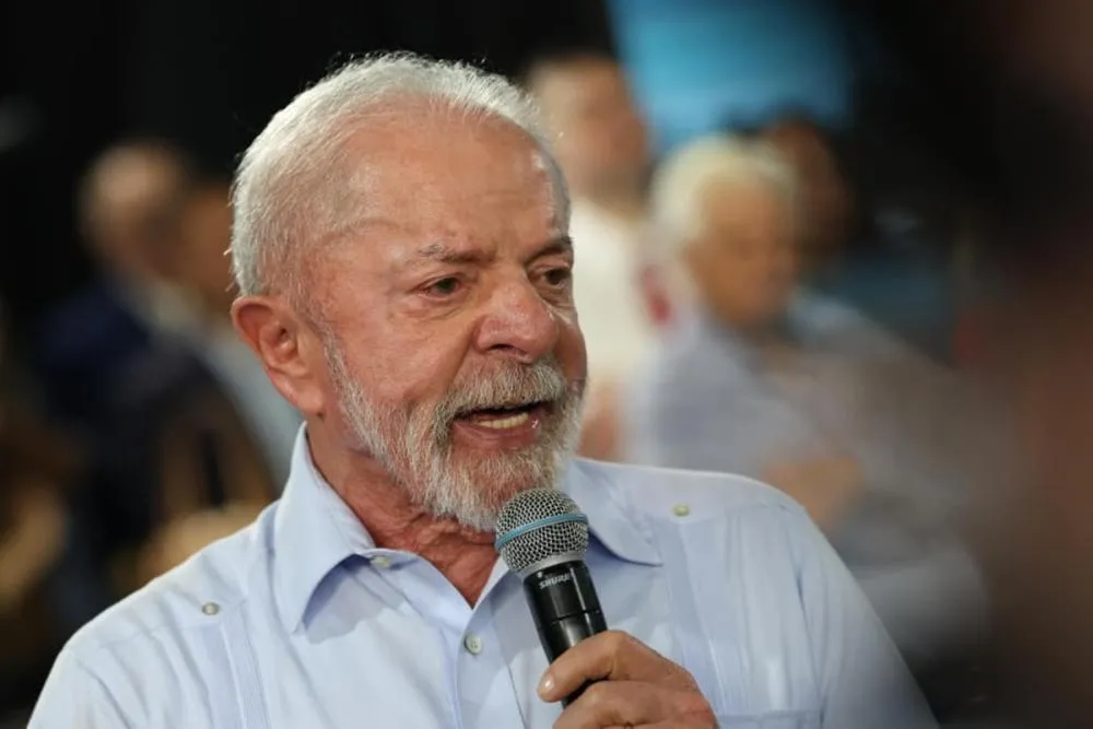 Lula diz que brasileiros gastam demais com pets e compara com China durante discurso