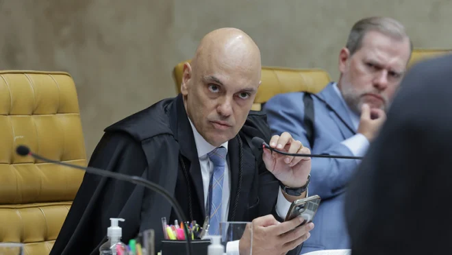 Alexandre de Moraes vota a favor de regra que limita manifestação religiosa de psicólogos; entenda